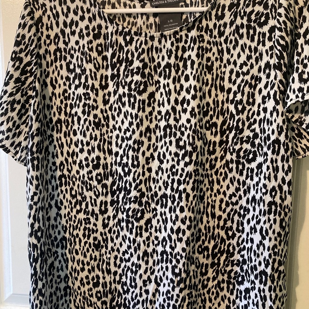 Chelsea & Theodore Animal Print Short Sleeve Blouse Top womens Large leopard EUC